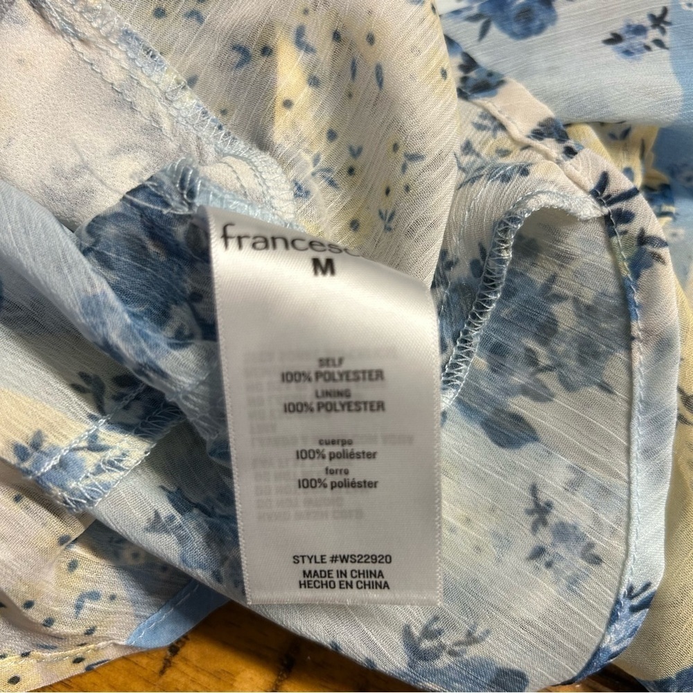*NWT* Francesca’s Blue and Yellow Jill Floral Wrap Blouse Top, Size Medium - Picture 11 of 11